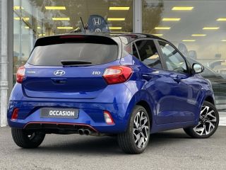57200 : Hyundai Sarreguemines - Theobald Automobiles - HYUNDAI i10 - i10 - Intense Blue Métal/Toit/rétros Black - Traction - Essence