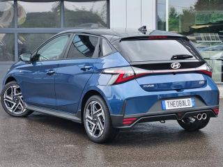 57685 : Hyundai Metz - Theobald Automobiles - HYUNDAI i20 - i20 - Vibrant Blue Métal/Toit+rétros Black - Traction - Essence