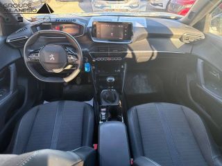 13290 : Hyundai Aix en Provence - Cap Milanesio - PEUGEOT 2008 Allure - 2008 II - Blanc - Boîte manuelle - Essence sans plomb