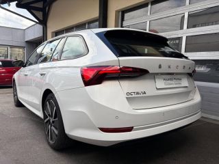 78310 : Hyundai Coignières - Socohy | Groupe Rabot - SKODA Octavia Combi - Octavia Combi - Blanc Cristal spéciale - Traction - Hybride rechargeable : Essence/Electrique