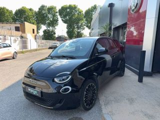 04100 : Hyundai Manosque - Pedinielli - FIAT 500e BERLINE MY22 SERIE 1 STEP 2 Icône Plus - 500 III ELECTRIQUE - Noir - Automate à fonct. Continu - Courant électrique