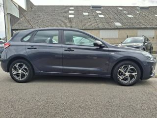 29200 : Hyundai Brest - Iroise Automobiles - HYUNDAI i30 - i30 - Shimmering Silver Métal - Traction - Essence/Micro-Hybride