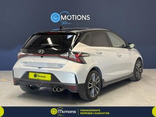 57100 : Hyundai Thionville - Théobald Automobiles - HYUNDAI i20 - i20 - Sleek Silver Métal/Toit/rétros Black - Traction - Essence/Micro-Hybride