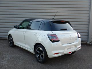 52000 : Hyundai Chaumont - Garage Michel Bazin - SUZUKI Swift - Swift - Pure White Pearl Metal/Toit Min Gray - Traction - Essence/Micro-Hybride