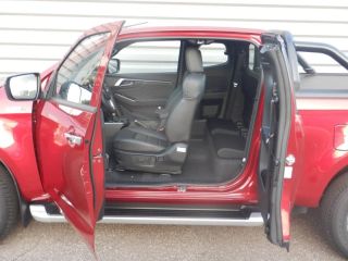 52000 : Hyundai Chaumont - Garage Michel Bazin - ISUZU D-Max - D-Max - Red Spinel Mica métal - Transmission intégrale enclenc - Diesel