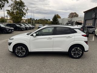 84120 : Hyundai PERTUIS - SA PEDINIELLI - HYUNDAI KONA ELECTRIC Intuitive - KONA ELECTRIQUE - Blanc - Automate à fonct. Continu - Courant électrique