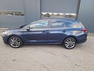 56000 : Hyundai Vannes - Park Lann Automobiles - HYUNDAI i30 SW - i30 SW - Sailing Blue métal - Traction - Essence