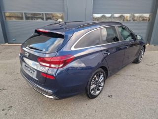 56000 : Hyundai Vannes - Park Lann Automobiles - HYUNDAI i30 SW - i30 SW - Sailing Blue métal - Traction - Essence