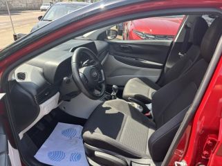 89100 : Hyundai Sens - APS - HYUNDAI i20 - i20 - Dragon Red Métal/Toit/rétro Black - Traction - Essence/Micro-Hybride