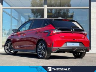 57200 : Hyundai Sarreguemines - Theobald Automobiles - HYUNDAI i20 - i20 - Dragon Red Métal/Toit+rétros Black - Traction - Essence