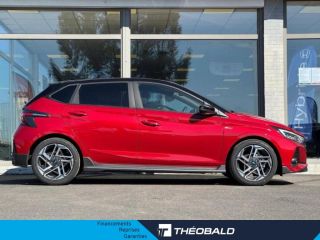 57200 : Hyundai Sarreguemines - Theobald Automobiles - HYUNDAI i20 - i20 - Dragon Red Métal/Toit+rétros Black - Traction - Essence
