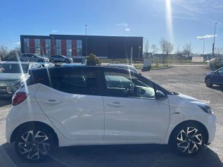 64100 : Hyundai Bayonne - Oceanic Auto - HYUNDAI i10 - i10 - Polar White/Toit/rétros Black - Traction - Essence