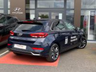 14100 : Hyundai Lisieux - Trajectoire Automobiles - HYUNDAI i30 - i30 - Sailing Blue métal - Traction - Essence