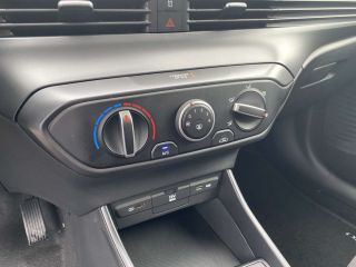 13200 : HYUNDAI Arles - Lexa Automobile - HYUNDAI i20 Initia - i20 III - Noir - Boîte manuelle - Essence sans plomb