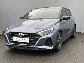 56600 : Hyundai Lorient - Auto Océane - HYUNDAI i20 - i20 - Meta Blue Métal/Toit+rétros Black - Traction - Essence