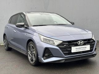 56600 : Hyundai Lorient - Auto Océane - HYUNDAI i20 - i20 - Meta Blue Métal/Toit+rétros Black - Traction - Essence