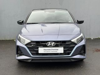 56600 : Hyundai Lorient - Auto Océane - HYUNDAI i20 - i20 - Meta Blue Métal/Toit+rétros Black - Traction - Essence