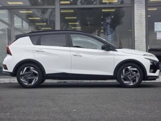 57200 : Hyundai Sarreguemines - Theobald Automobiles - HYUNDAI Bayon - Bayon - Atlas White/Toit+rétros Black - Traction - Essence