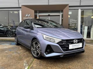 72100 : Hyundai Le Mans - GCH LE MANS - HYUNDAI i20 - i20 - Meta Blue Métal/Toit+rétros Black - Traction - Essence