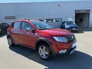 49300 : Hyundai Cholet - Océane Auto - DACIA SANDERO Stepway - SANDERO II - Rouge - Boîte manuelle - Essence sans plomb