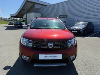 49300 : Hyundai Cholet - Océane Auto - DACIA SANDERO Stepway - SANDERO II - Rouge - Boîte manuelle - Essence sans plomb