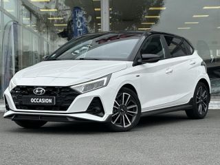 57200 : Hyundai Sarreguemines - Theobald Automobiles - HYUNDAI i20 - i20 - Polar White Métal/Toit/rétros Black - Traction - Essence/Micro-Hybride