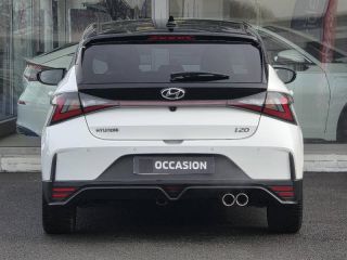 57200 : Hyundai Sarreguemines - Theobald Automobiles - HYUNDAI i20 - i20 - Polar White Métal/Toit/rétros Black - Traction - Essence/Micro-Hybride
