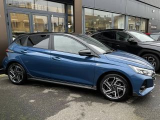95100 : Hyundai Argenteuil - BNA - HYUNDAI i20 - i20 - Vibrant Blue Métal/Toit+rétros Black - Traction - Essence