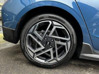 95100 : Hyundai Argenteuil - BNA - HYUNDAI i20 - i20 - Vibrant Blue Métal/Toit+rétros Black - Traction - Essence