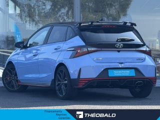 57200 : Hyundai Sarreguemines - Theobald Automobiles - HYUNDAI i20 - i20 - Performance Blue/Toit/rétro Black - Traction - Essence