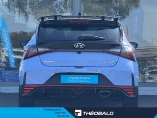 57200 : Hyundai Sarreguemines - Theobald Automobiles - HYUNDAI i20 - i20 - Performance Blue/Toit/rétro Black - Traction - Essence