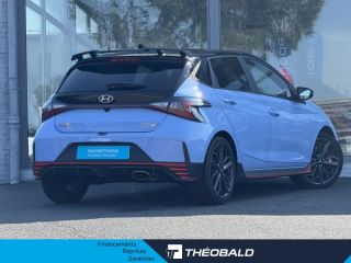57200 : Hyundai Sarreguemines - Theobald Automobiles - HYUNDAI i20 - i20 - Performance Blue/Toit/rétro Black - Traction - Essence
