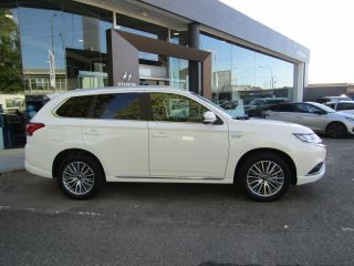91100 : Hyundai Corbeil-Essonnes - CAP Fournier - MITSUBISHI OUTLANDER PHEV Business - OUTLANDER III - Blanc - Automate à fonct. Continu - Essence / Courant électrique
