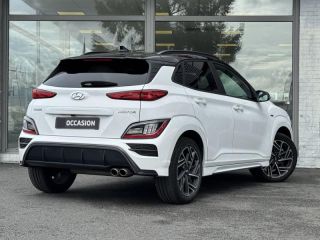 57200 : Hyundai Sarreguemines - Theobald Automobiles - HYUNDAI Kona - Kona - Atlas White/Toit/rétros Black - Traction - Essence/Micro-Hybride