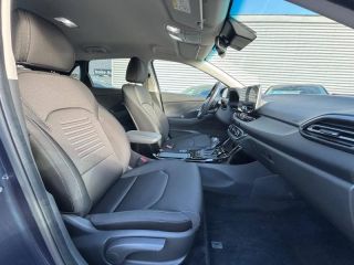 29200 : Hyundai Brest - Iroise Automobiles - HYUNDAI i30 - i30 - Sailing Blue métal - Traction - Essence