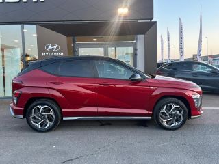 57200 : Hyundai Sarreguemines - Theobald Automobiles - HYUNDAI Kona - Kona - Ultimate Red métallisé/Toit/rétros Black - Traction - Hybride : Essence/Electrique