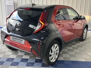 29200 : Hyundai Brest - Iroise Automobiles - TOYOTA Aygo X - Aygo X - Bi-Ton Rouge Piment premium/Toit noir - Traction - Essence