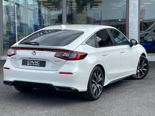 57200 : Hyundai Sarreguemines - Theobald Automobiles - HONDA Civic - Civic - Blanc Platine Nacré - Traction - Hybride : Essence/Electrique