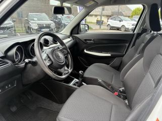 14400 : Hyundai Bayeux - Trajectoire Automobiles - SUZUKI Swift - Swift - Pure White Pearl métallisé - Traction - Essence/Micro-Hybride