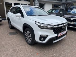 89100 : Hyundai Sens - APS - SUZUKI S-Cross - S-Cross - Cool White Pearl métallisé - Transmission intégrale - Essence/Micro-Hybride