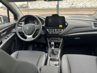 89100 : Hyundai Sens - APS - SUZUKI S-Cross - S-Cross - Cool White Pearl métallisé - Transmission intégrale - Essence/Micro-Hybride