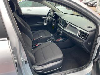 89100 : Hyundai Sens - APS - KIA Rio - Rio - Blanc Céleste - Traction - Essence