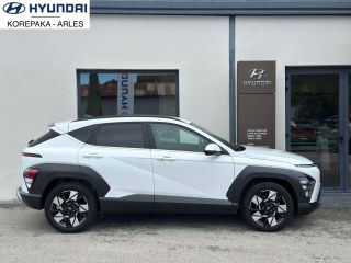 13200 : HYUNDAI Arles - Lexa Automobile - HYUNDAI KONA Creative - KONA II - Blanc - Automate sequentiel - Essence / Courant électrique