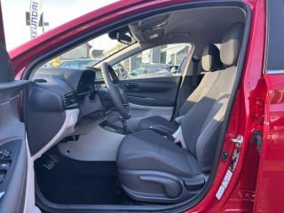 89100 : Hyundai Sens - APS - HYUNDAI Bayon - Bayon - Dragon Red Métal - Traction - Essence