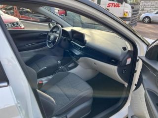 89100 : Hyundai Sens - APS - HYUNDAI Bayon - Bayon - Polar White/Toit/rétros Black - Traction - Essence/Micro-Hybride
