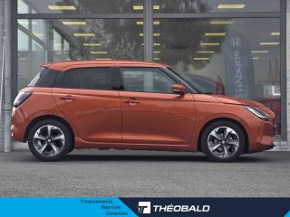 57200 : Hyundai Sarreguemines - Theobald Automobiles - SUZUKI Swift - Swift - So'Color Flame Orange Pearl/Black métal - Traction - Essence/Micro-Hybride
