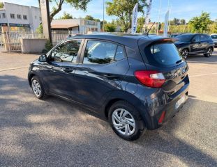 84120 : Hyundai PERTUIS - SA PEDINIELLI - HYUNDAI i10 Initia - i10 III - Gris - Boîte manuelle - Essence sans plomb