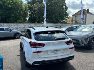 89100 : Hyundai Sens - APS - HYUNDAI i30 SW - i30 SW - Serenity White métal - Traction - Essence