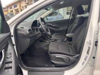 89100 : Hyundai Sens - APS - HYUNDAI i30 SW - i30 SW - Serenity White métal - Traction - Essence