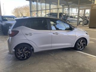 45000 : Hyundai Orléans Motors - HYUNDAI i10 - i10 - Lumen Gray Métal/Toit/rétros Black - Traction - Essence